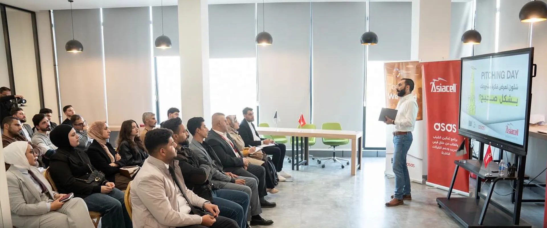 A presenter speaks to a seated audience during Pitching Day at Qaf Lab, part of Global Entrepreneurship Week 2025.